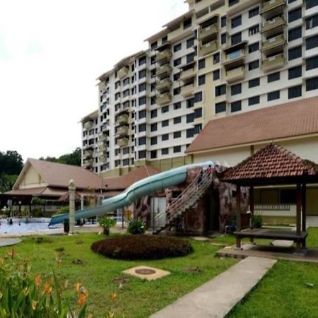 Puteri Beach Resort Port Dickson Extérieur photo